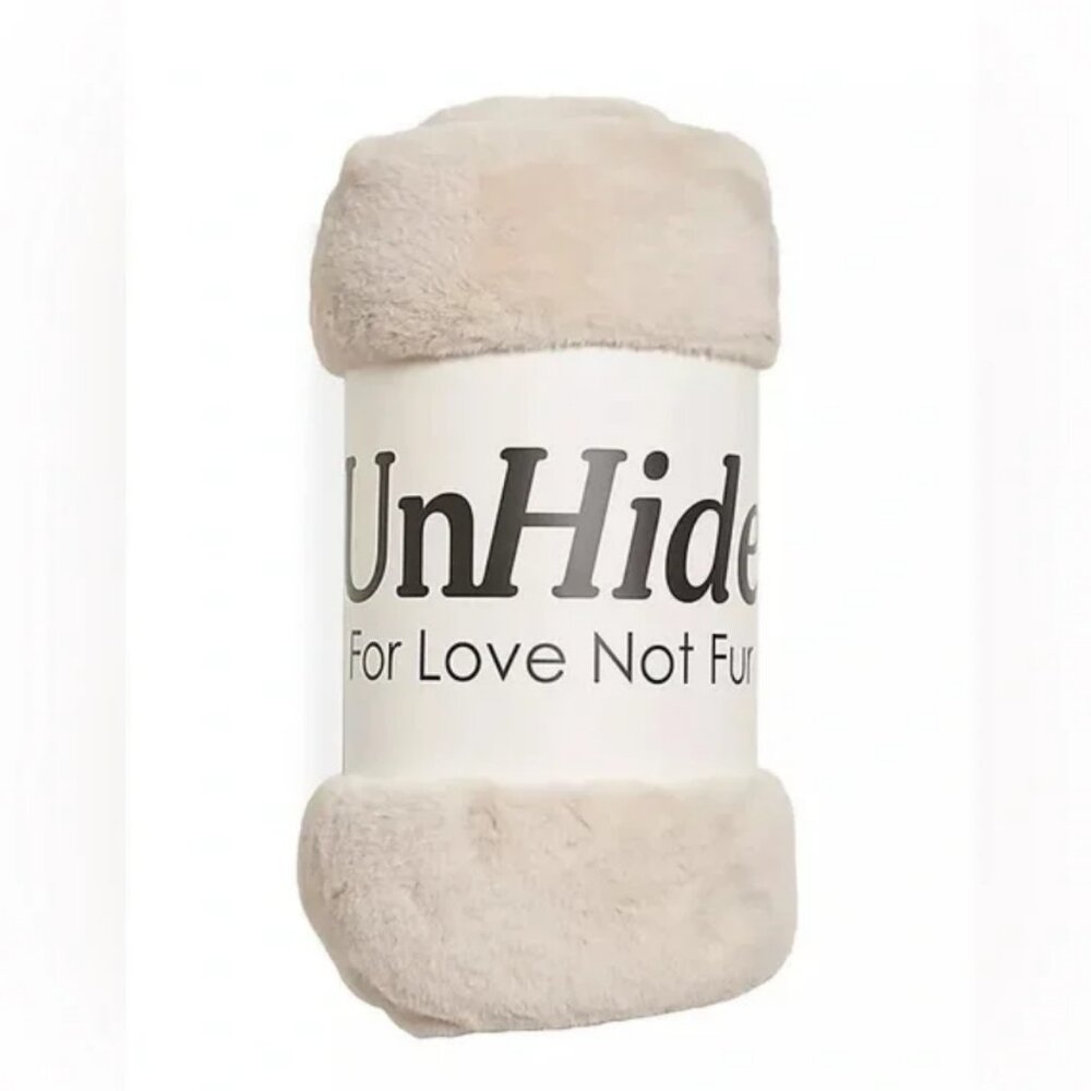 Unhide Lil’ Marsh Blanket in “Beige Bear” Cream Throw